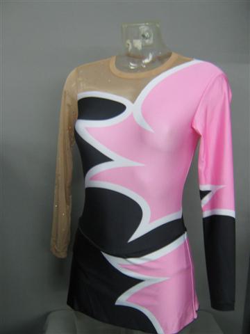 Body ritmica rosa nero e manica strass